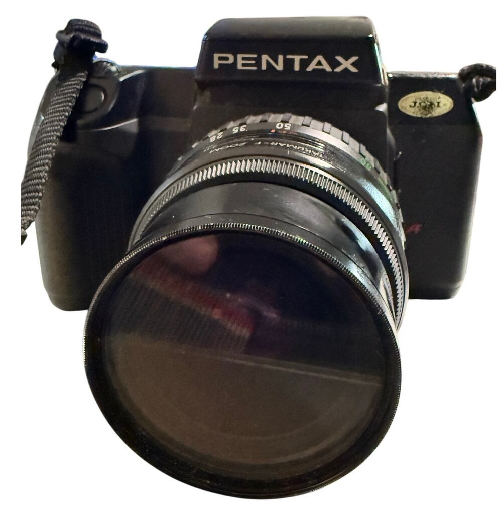 Pentax Vintage SF10 35mm Film SLR Camera Takumar-F 28-80mm Zoom Lens Untested